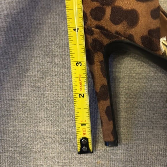 Mossimo Animal/Cheetah Print Heels Size 10 - Picture 8 of 9
